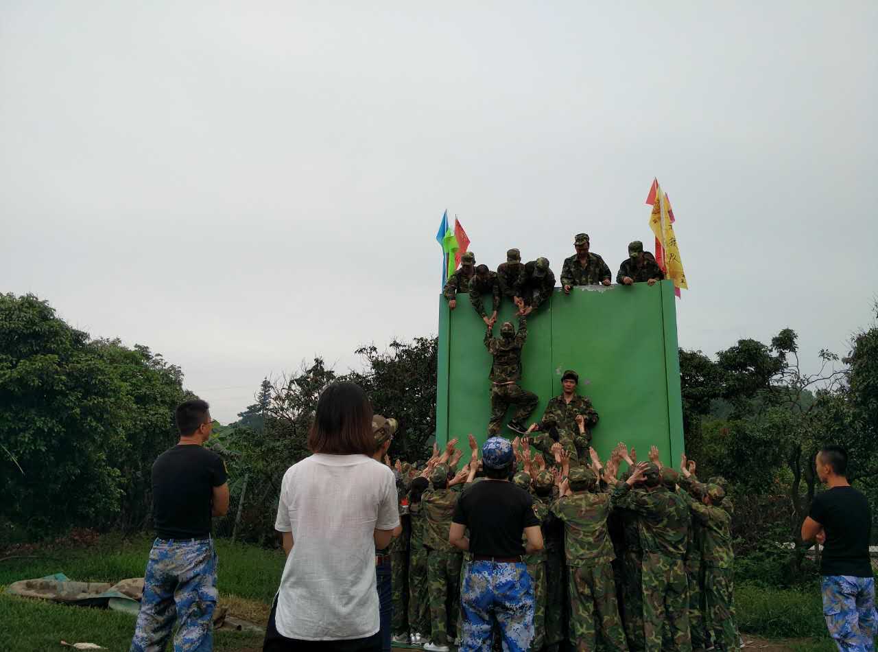 牛商戰士逃生墻現場(chǎng)